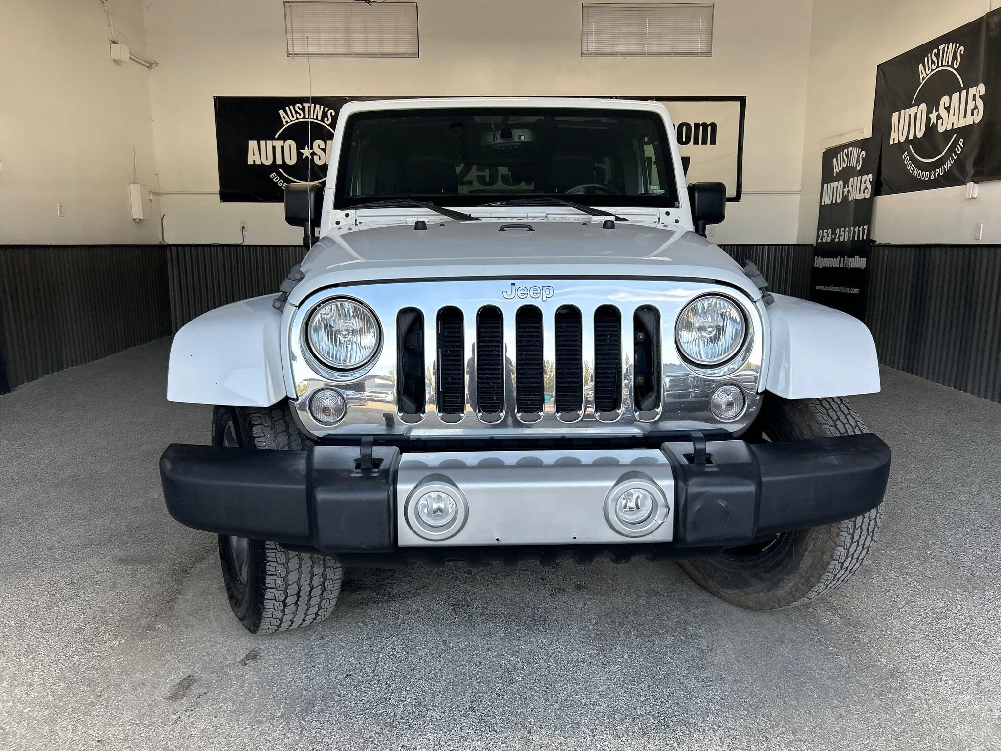 Used 2017 Jeep Wrangler Unlimited Sahara AWD/4WD image 2