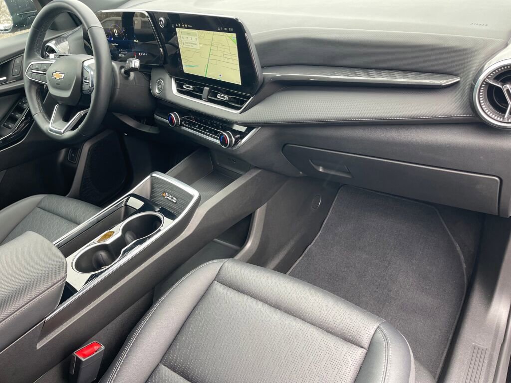 Used 2025 Chevrolet Equinox LT w/ Convenience Package II image 32