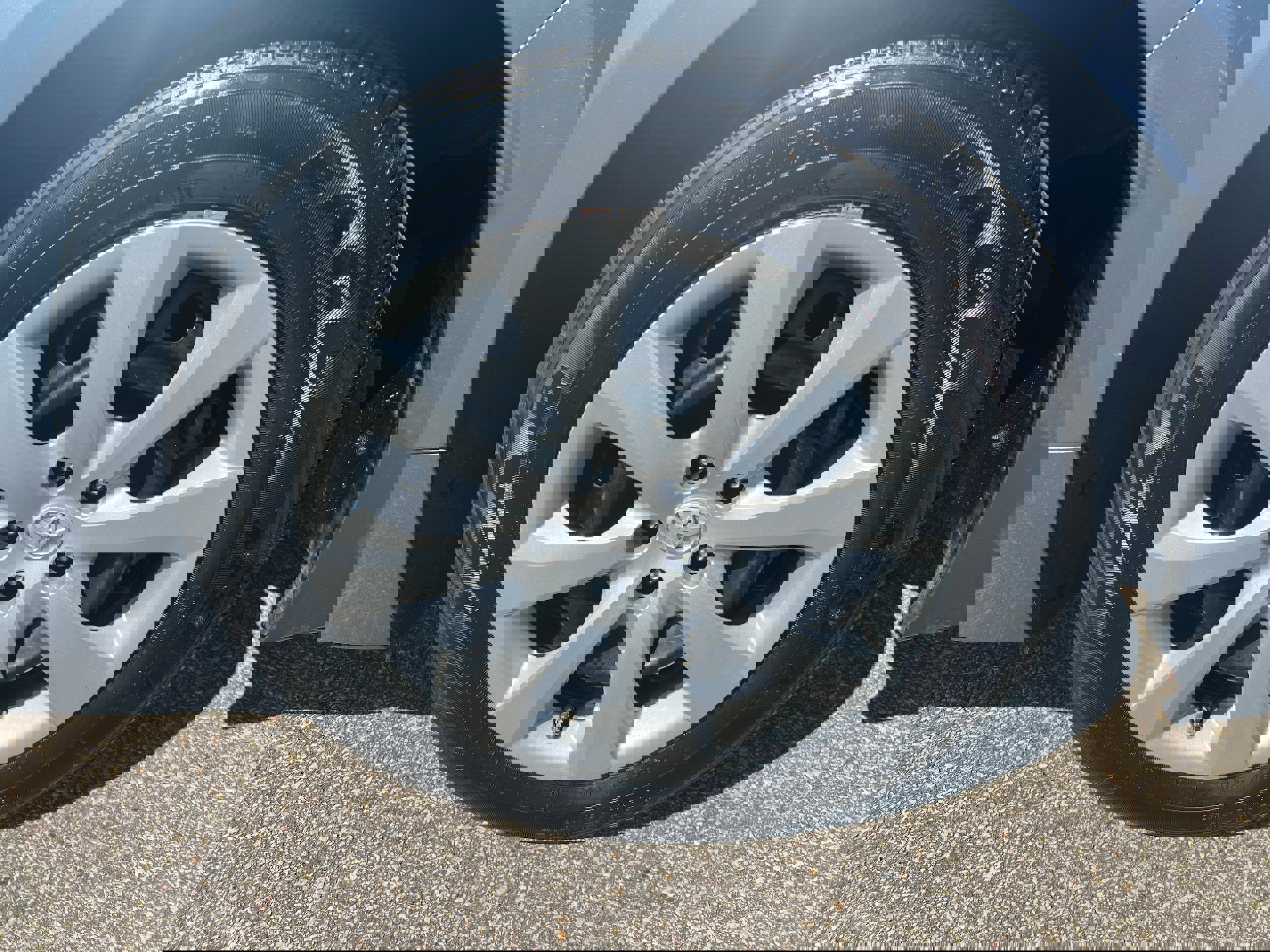 Used 2021 Toyota Corolla LE w/ Carpet Mat Package (TMS) image 9