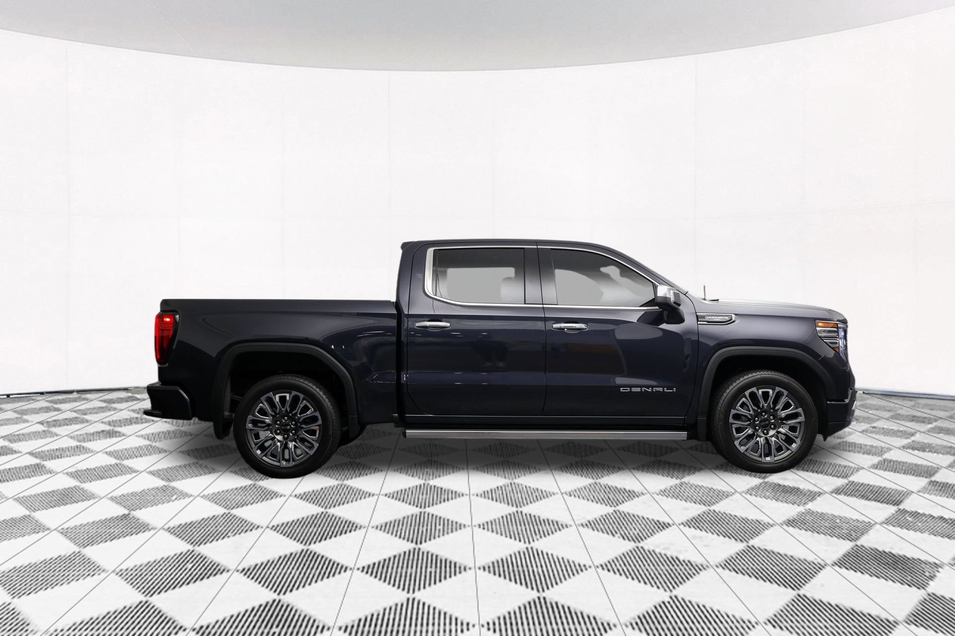 Used 2025 GMC Sierra 1500 Denali Ultimate AWD/4WD image 47