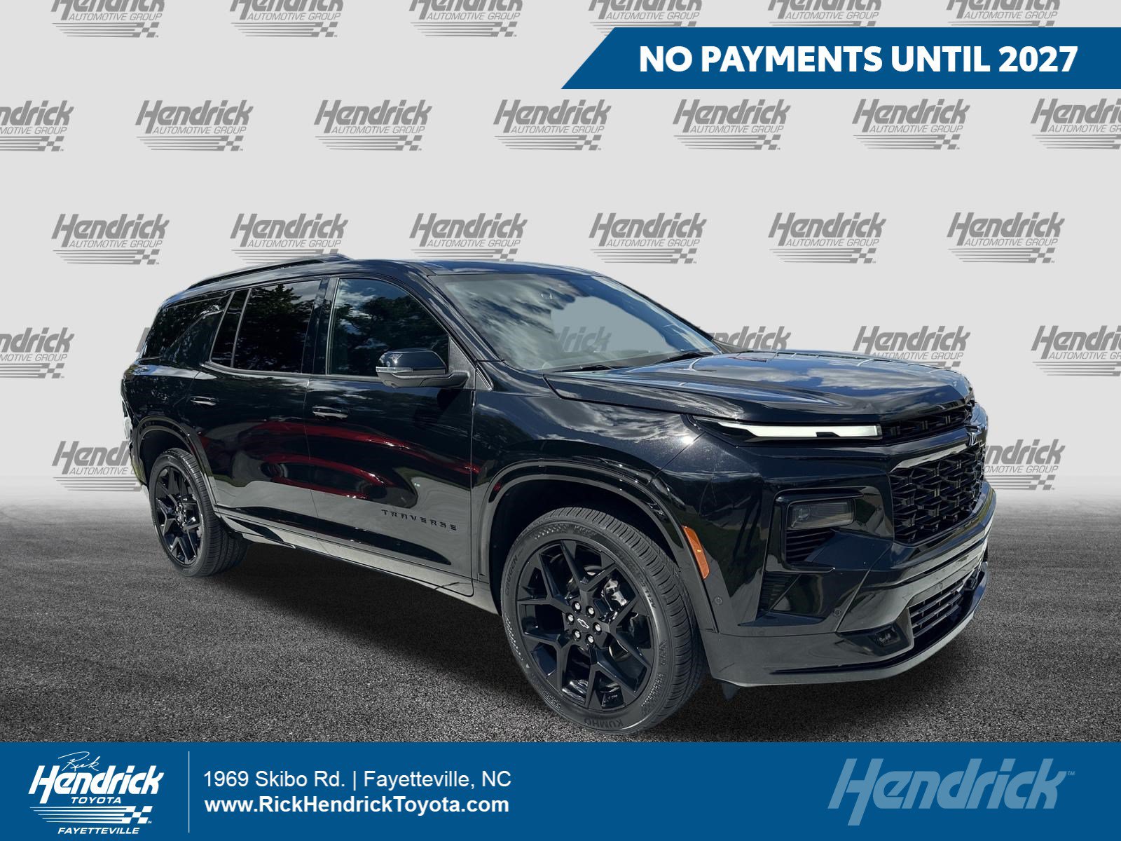 Used 2025 Chevrolet Traverse RS FWD image 1