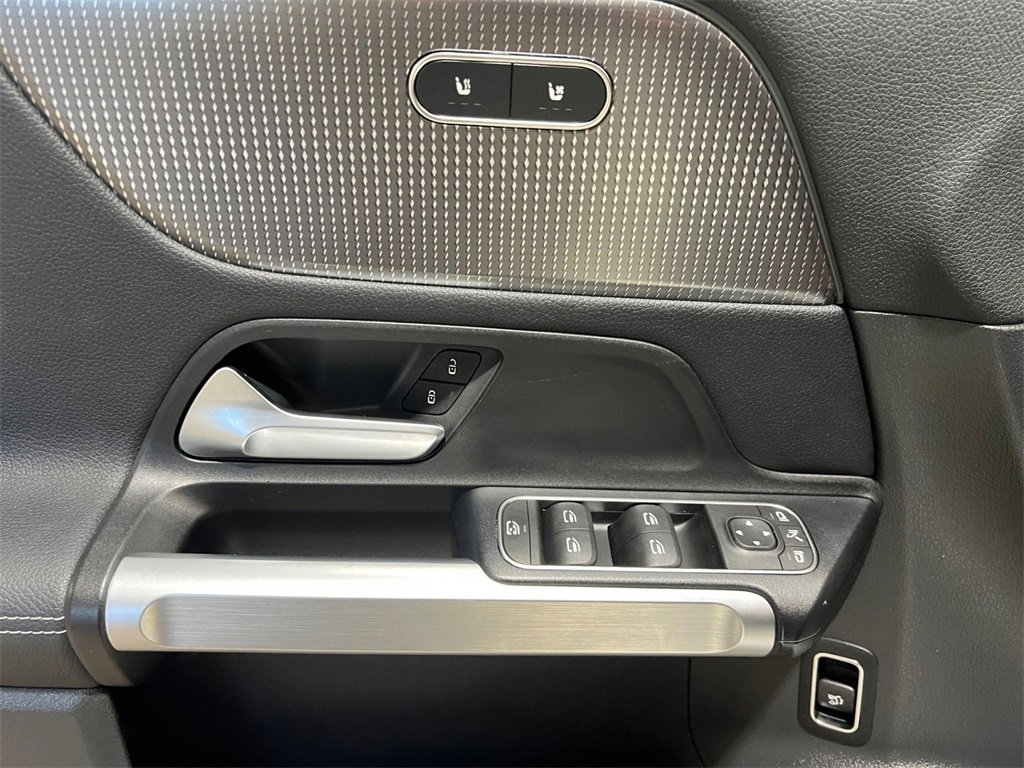 Used 2022 Mercedes-Benz EQB 300 4MATIC image 24