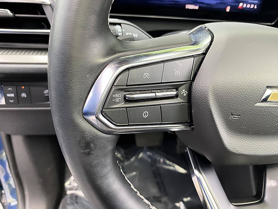 Used 2025 Chevrolet Traverse LT w/ Sun and Wheel Package FWD image 13