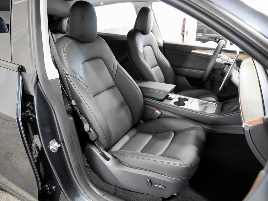 Used 2024 Tesla Model Y Long Range AWD/4WD image 22