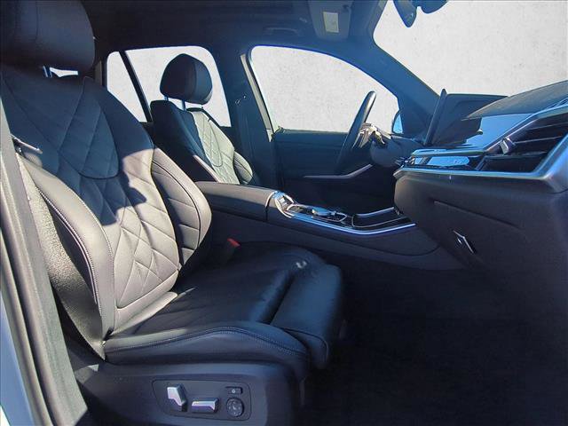 Used 2025 BMW X5 sDrive40i w/ Parking Assistance Package image 21