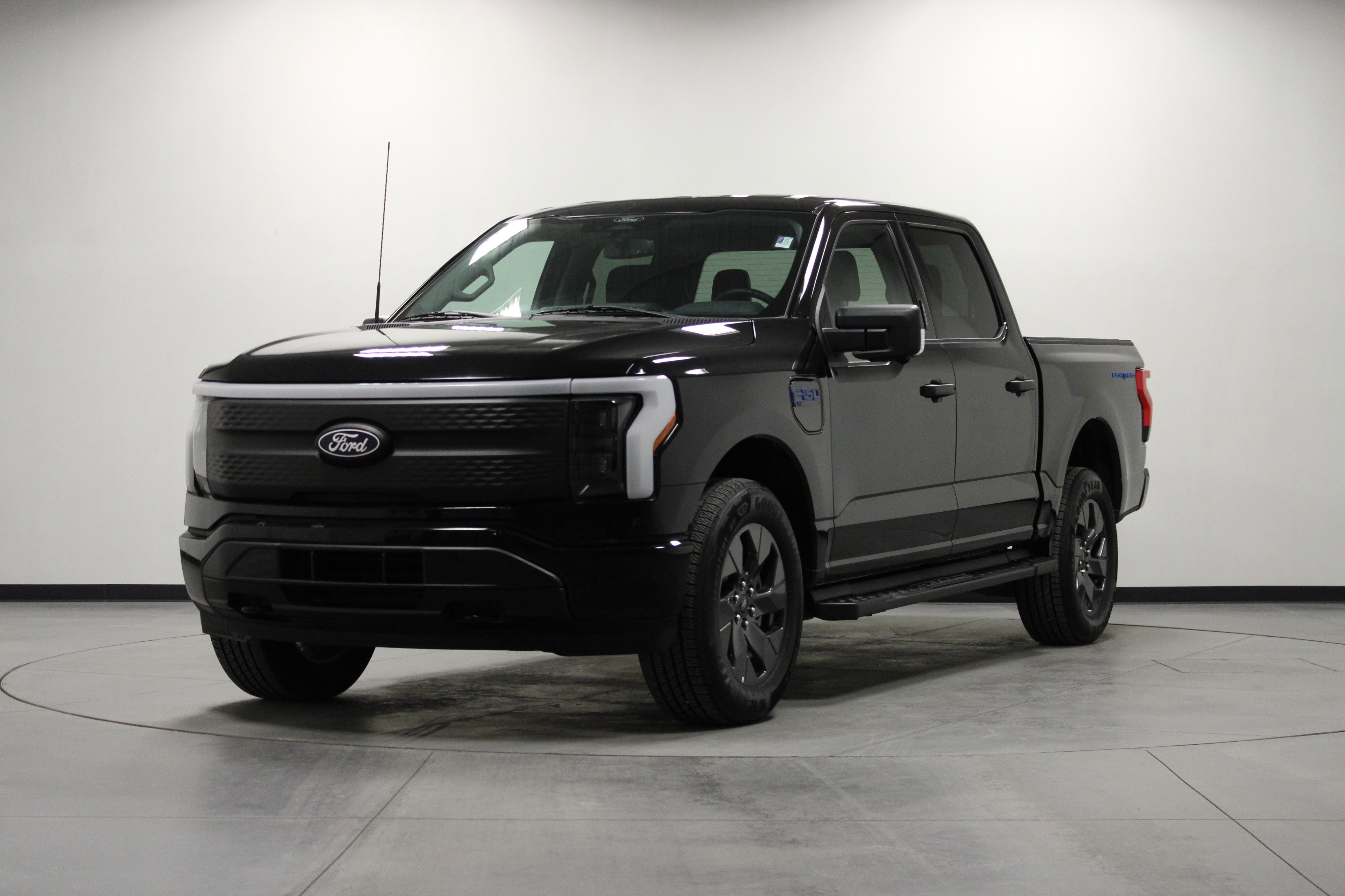 Used 2024 Ford F150 Lightning XLT image 8