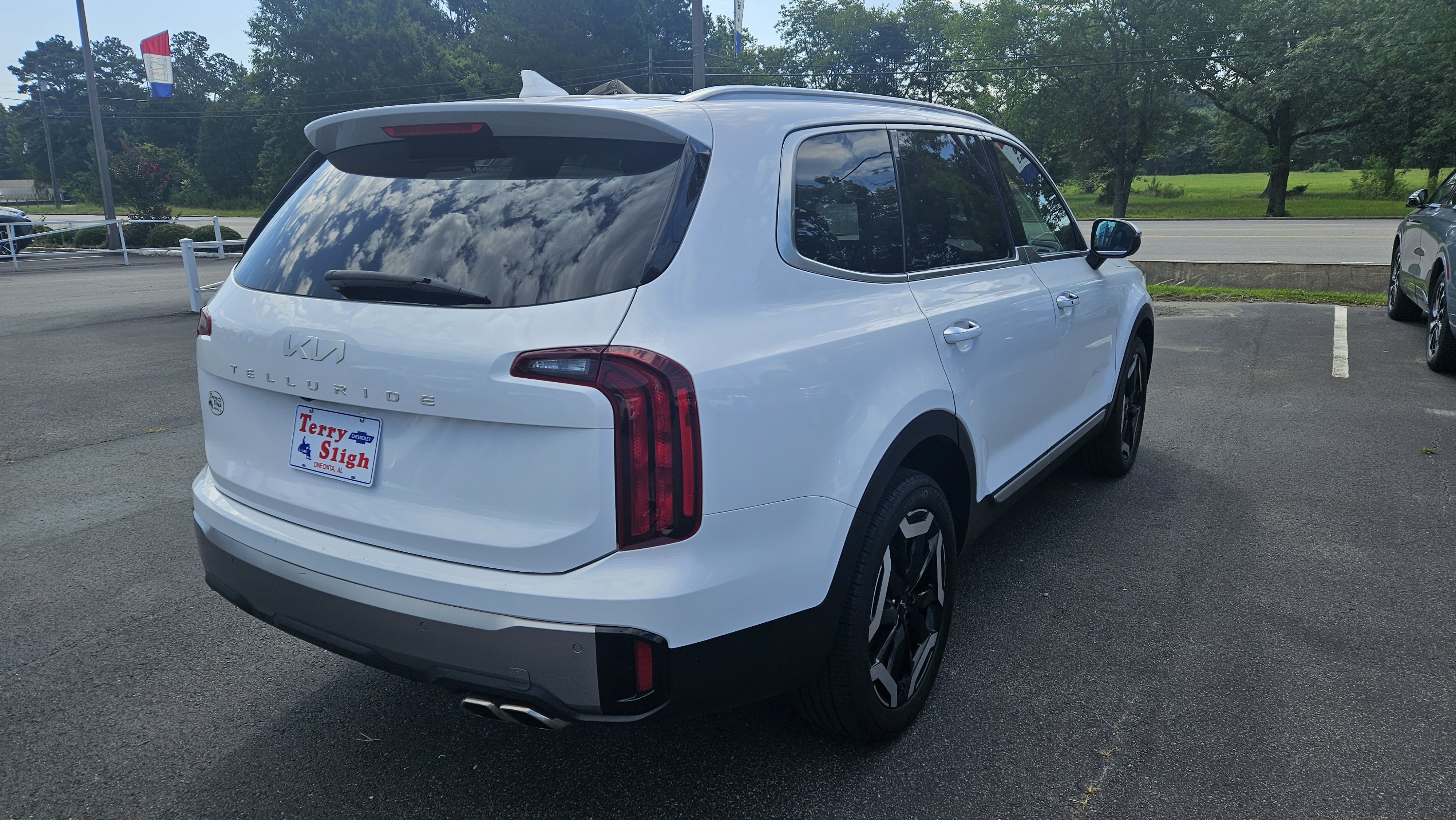 Used 2025 Kia Telluride S FWD image 6