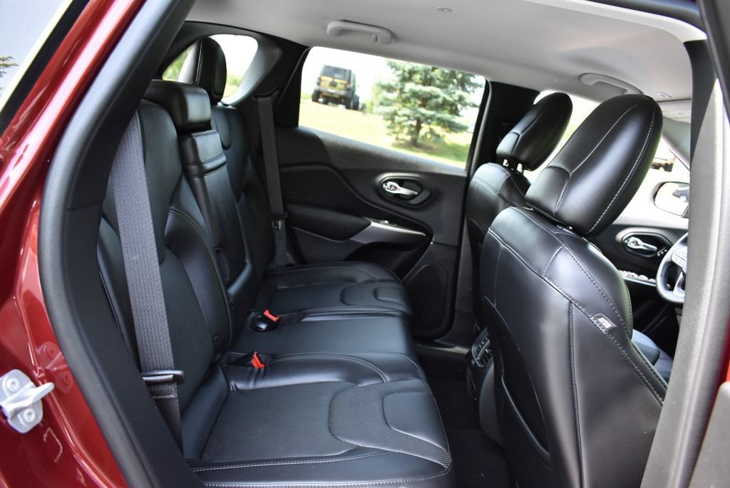 Used 2019 Jeep Cherokee Limited AWD/4WD image 25