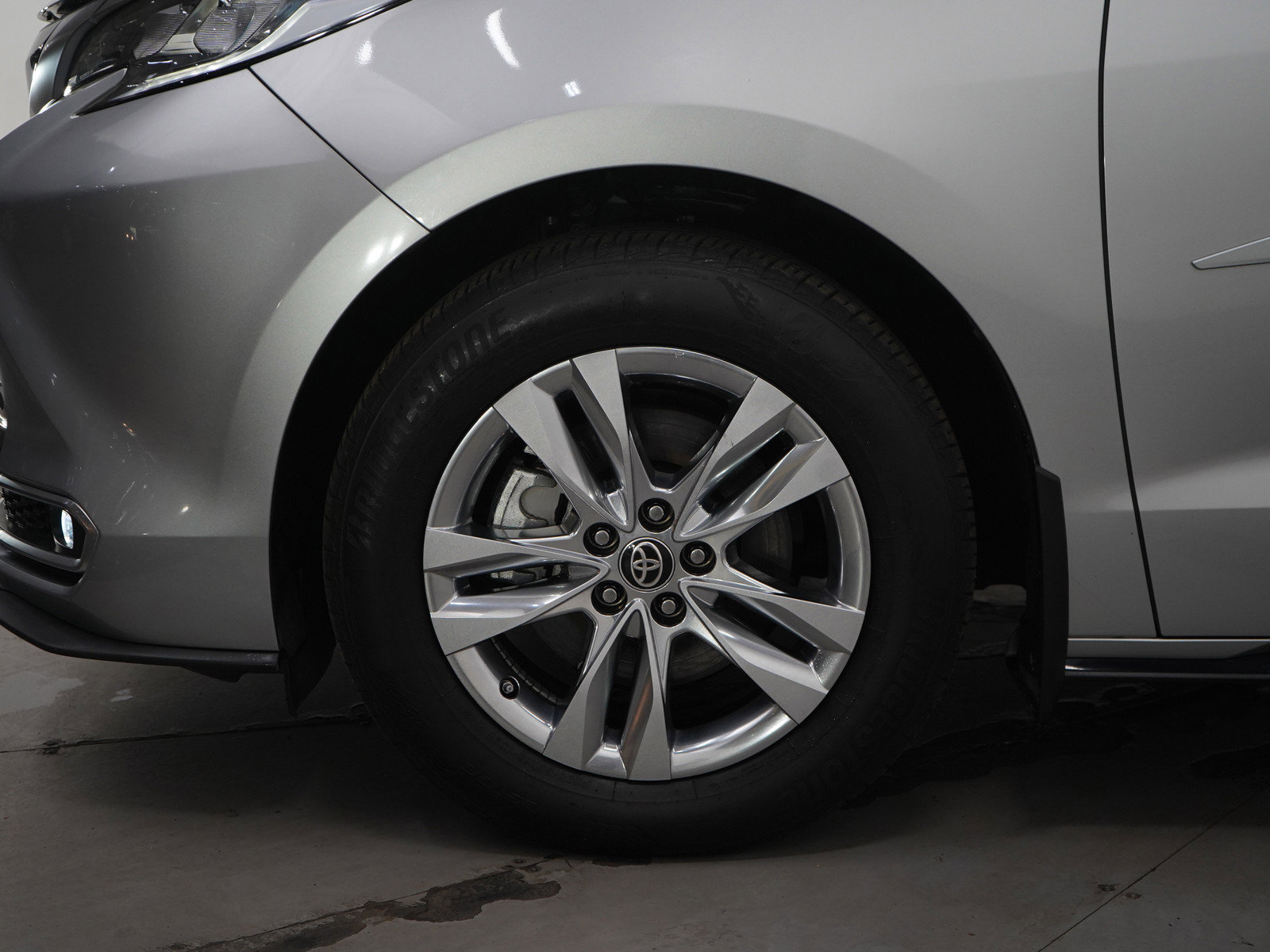 Used 2024 Toyota Sienna Limited AWD/4WD image 30