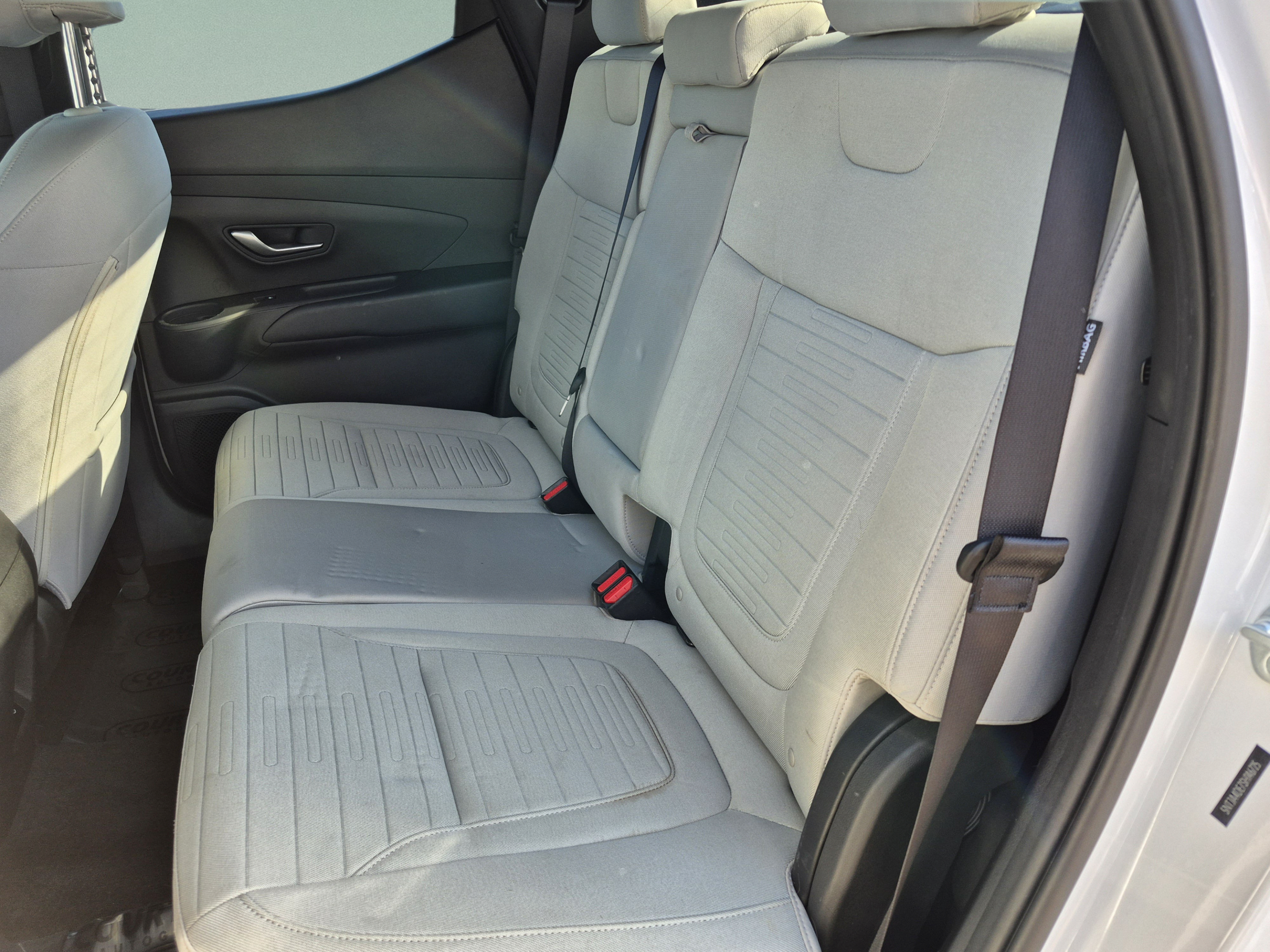 Used 2025 Hyundai Santa Cruz SE FWD image 16