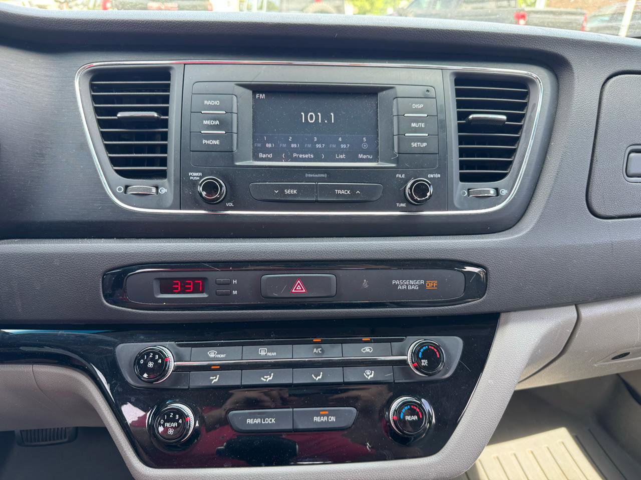 Used 2017 Kia Sedona L FWD image 21