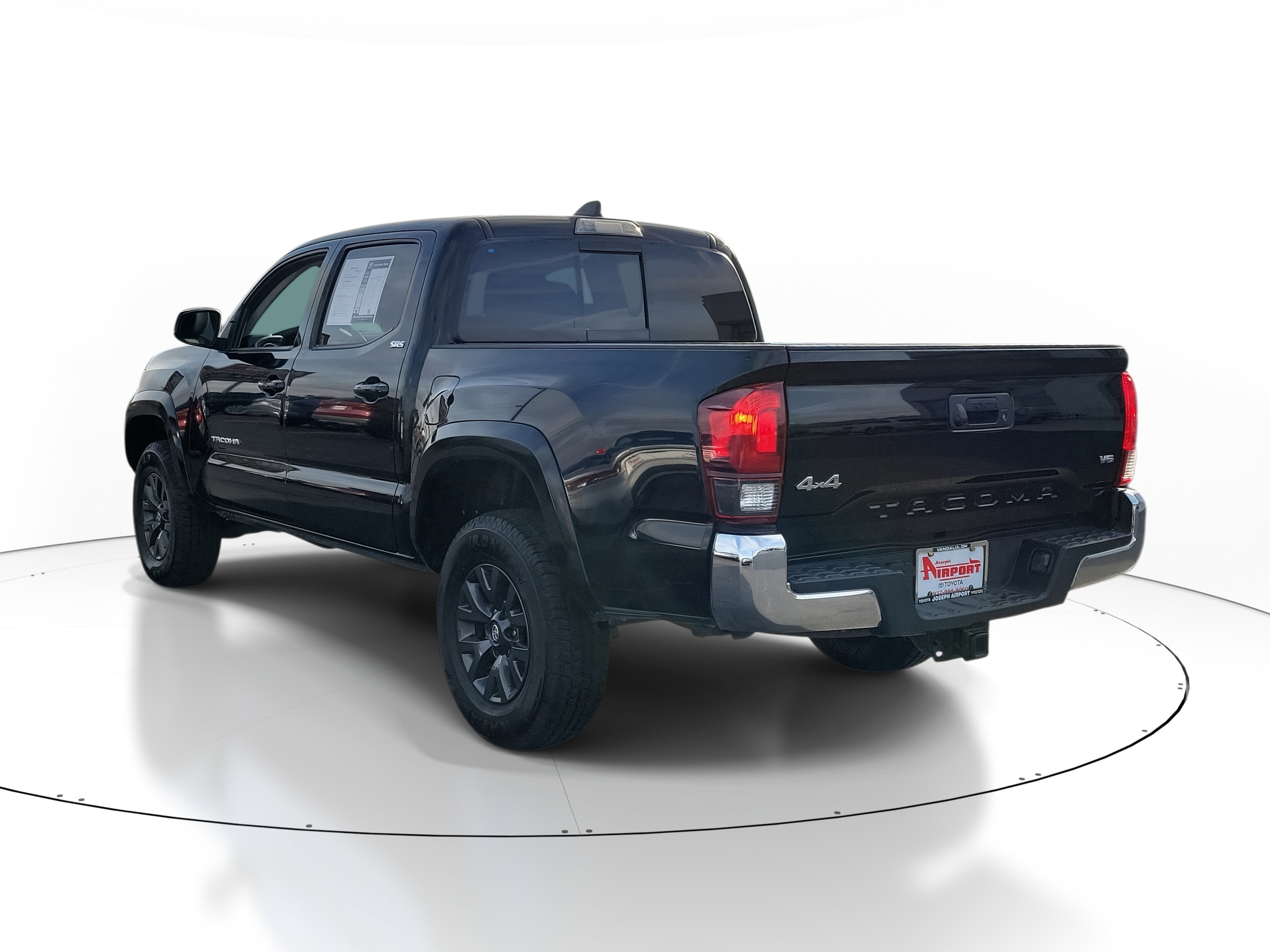Used 2023 Toyota Tacoma SR image 3