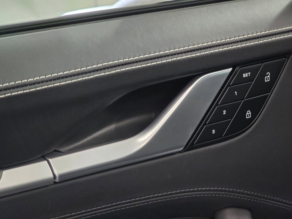 Certified 2023 Porsche 911 Turbo AWD/4WD image 33