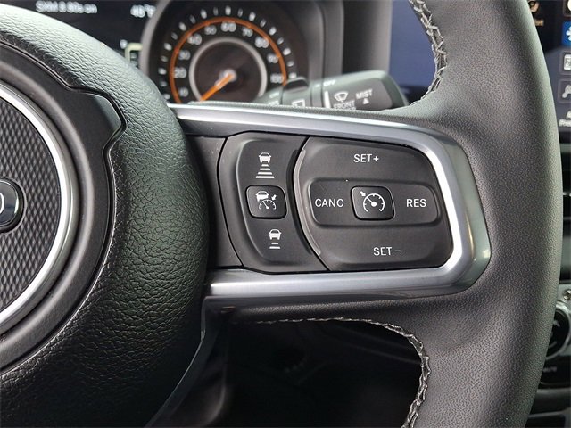 Used 2025 Jeep Wrangler Sahara image 21