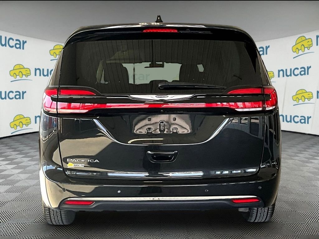Used 2023 Chrysler Pacifica Touring-L FWD image 5