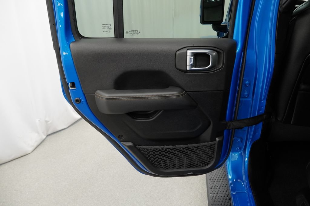 Used 2023 Jeep Wrangler Unlimited Sahara AWD/4WD image 44