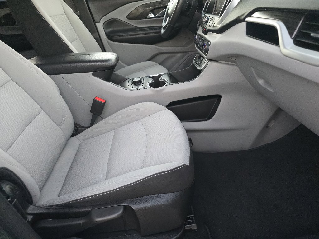 Used 2023 GMC Terrain SLE w/ Driver Convenience Package image 17