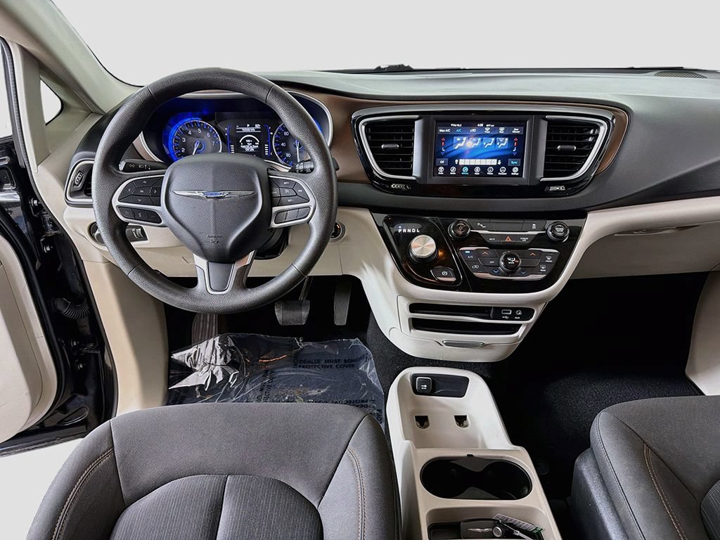 Used 2018 Chrysler Pacifica L FWD image 32
