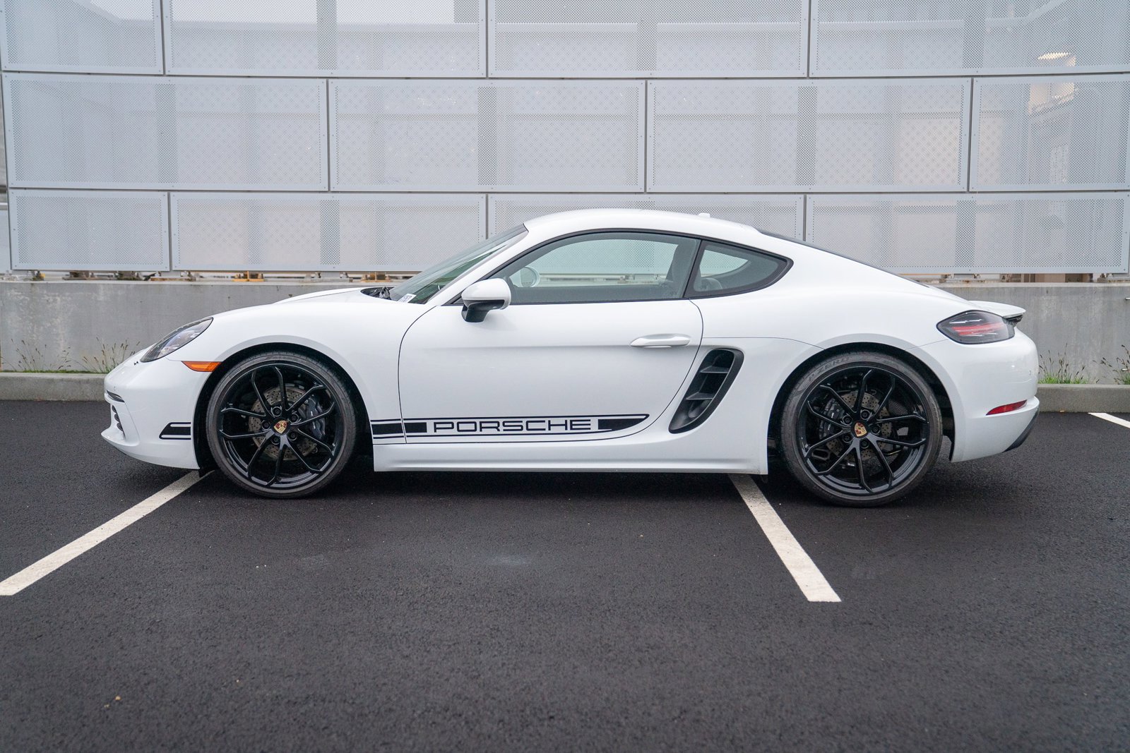 Used 2024 Porsche 718 Cayman image 2