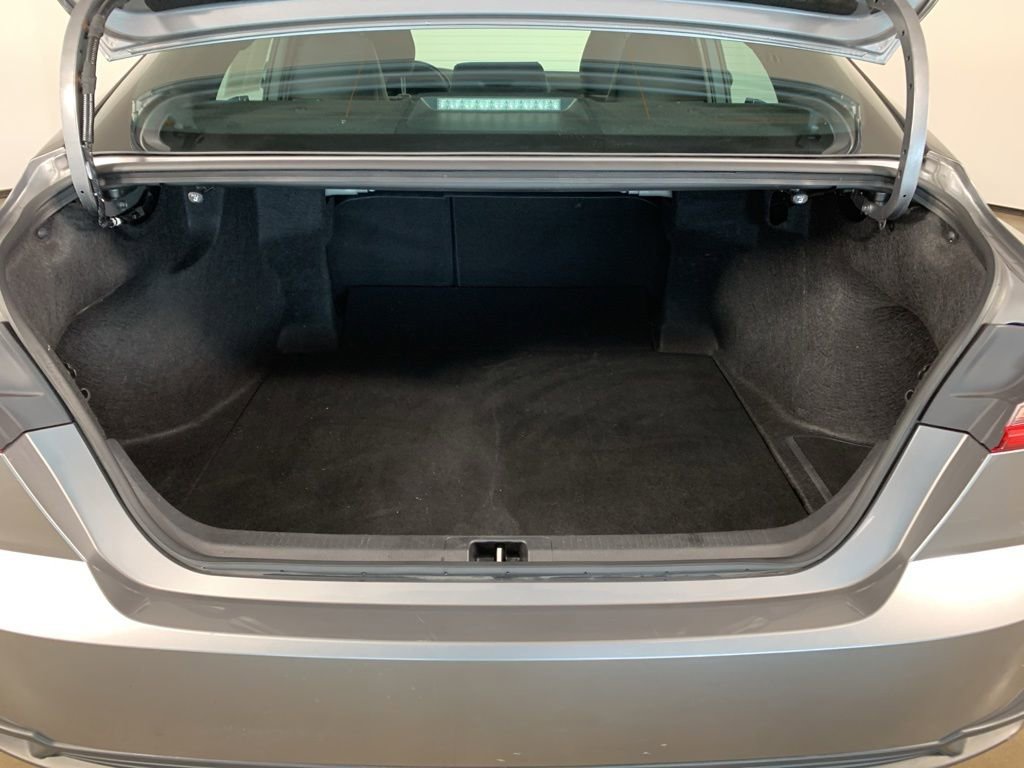 Used 2025 Toyota Camry SE image 13