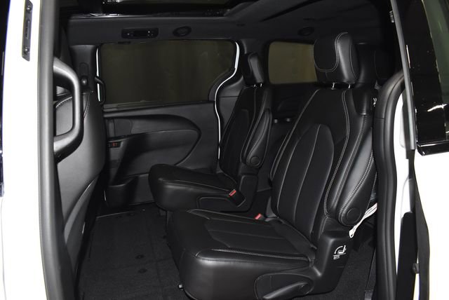 New 2026 Chrysler Pacifica Select w/ S Appearance Package image 28