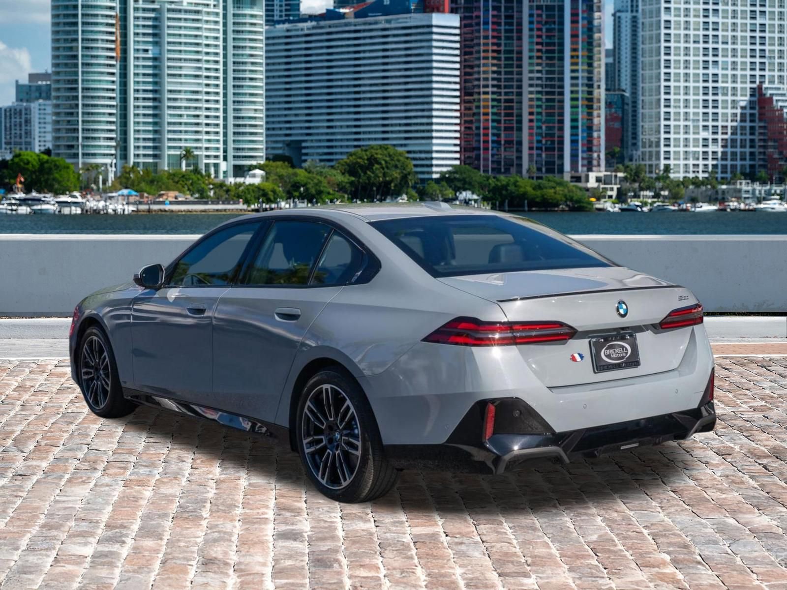 Used 2025 BMW 530i w/ M Sport Package RWD image 7