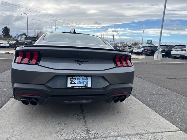 Used 2025 Ford Mustang Premium image 8
