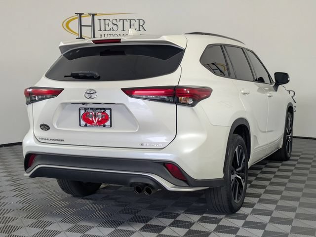 Used 2021 Toyota Highlander XSE AWD/4WD image 2