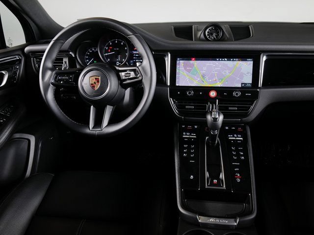 Certified 2026 Porsche Macan AWD/4WD image 14