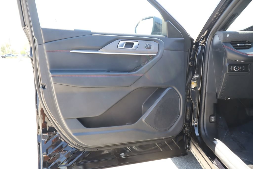 Used 2025 Ford Explorer ST-Line w/ Premium Package RWD image 16
