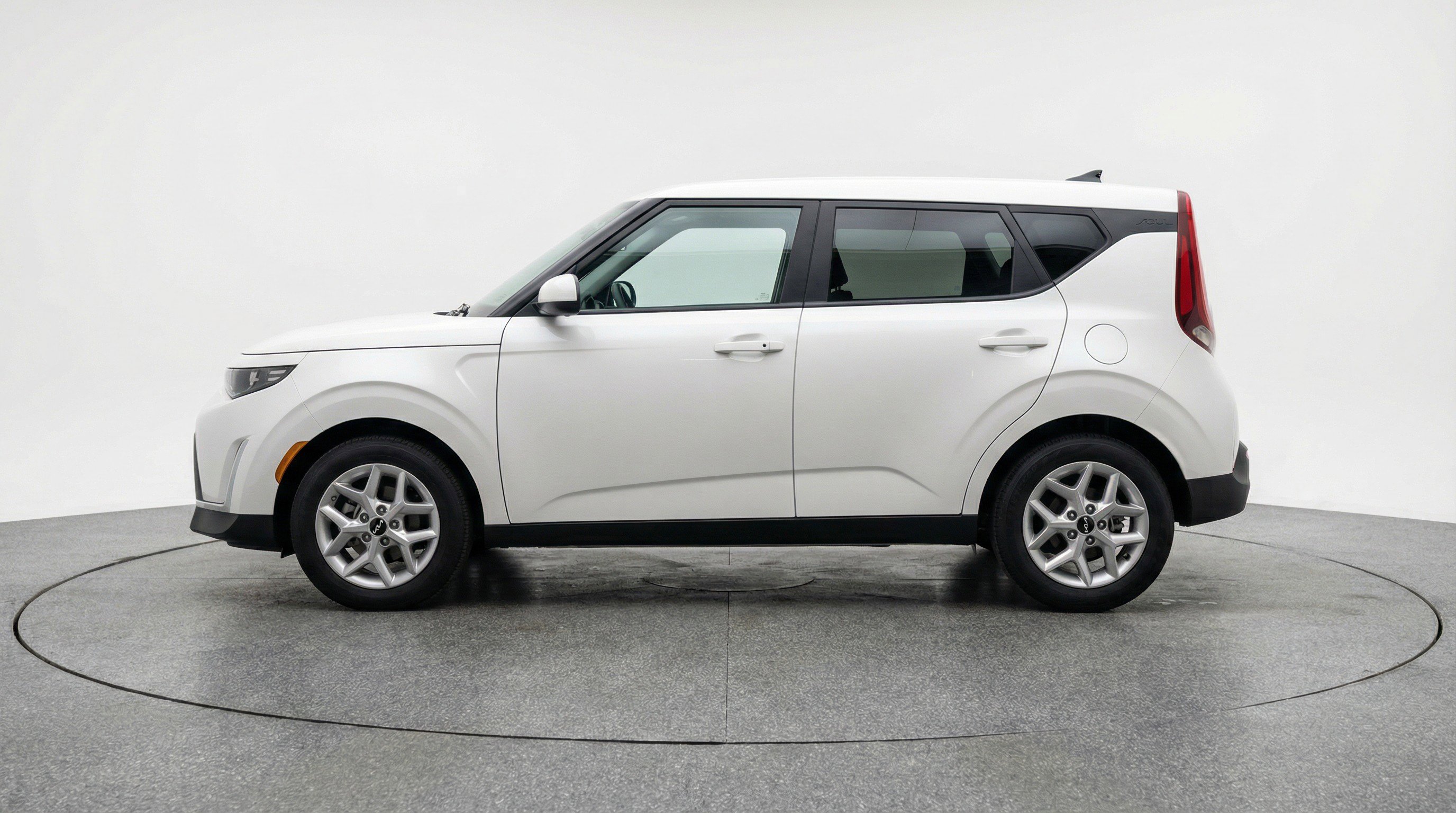 Used 2025 Kia Soul LX w/ LX Technology Package image 5