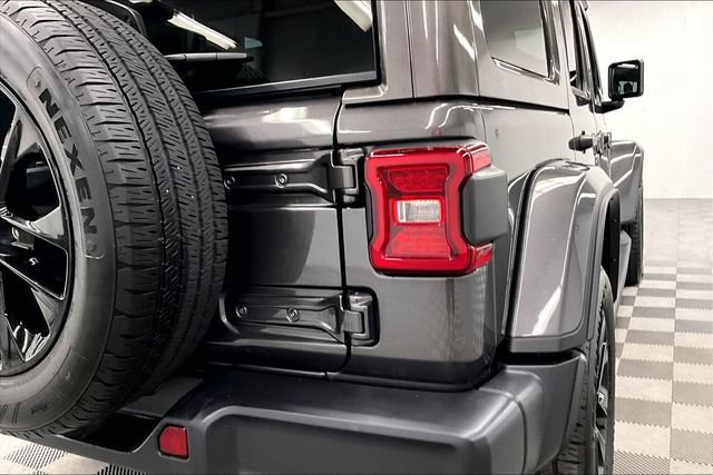 Used 2025 Jeep Wrangler Unlimited Sahara AWD/4WD image 9