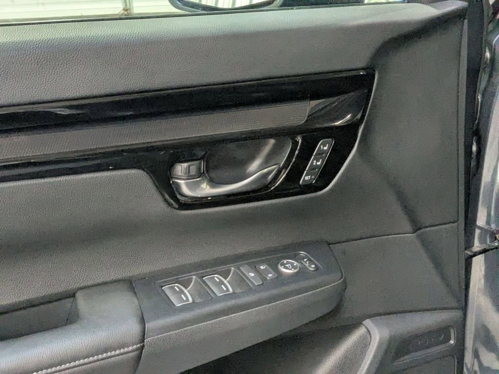 Used 2025 Honda CR-V EX-L image 13