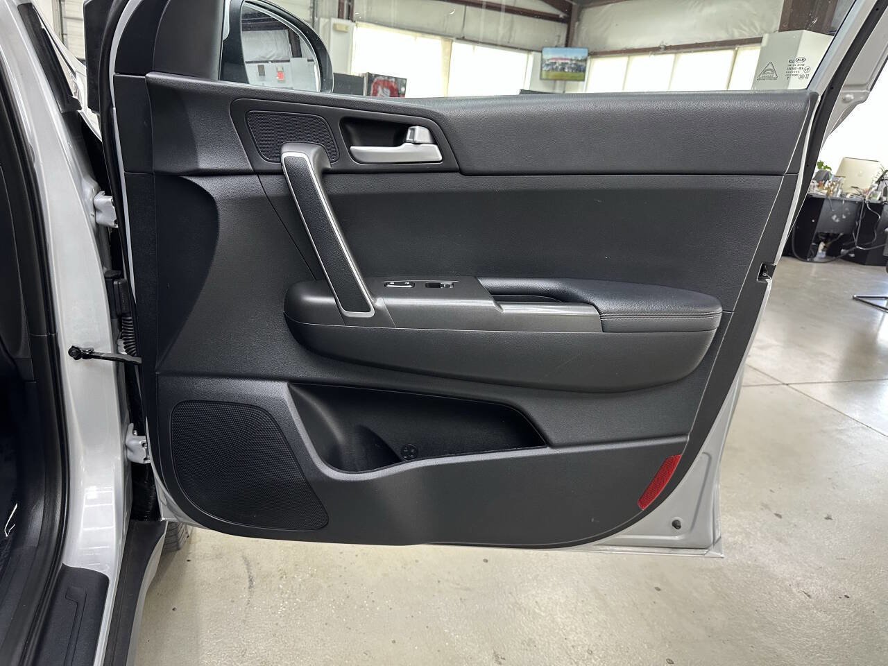 Used 2020 Kia Sportage LX image 16