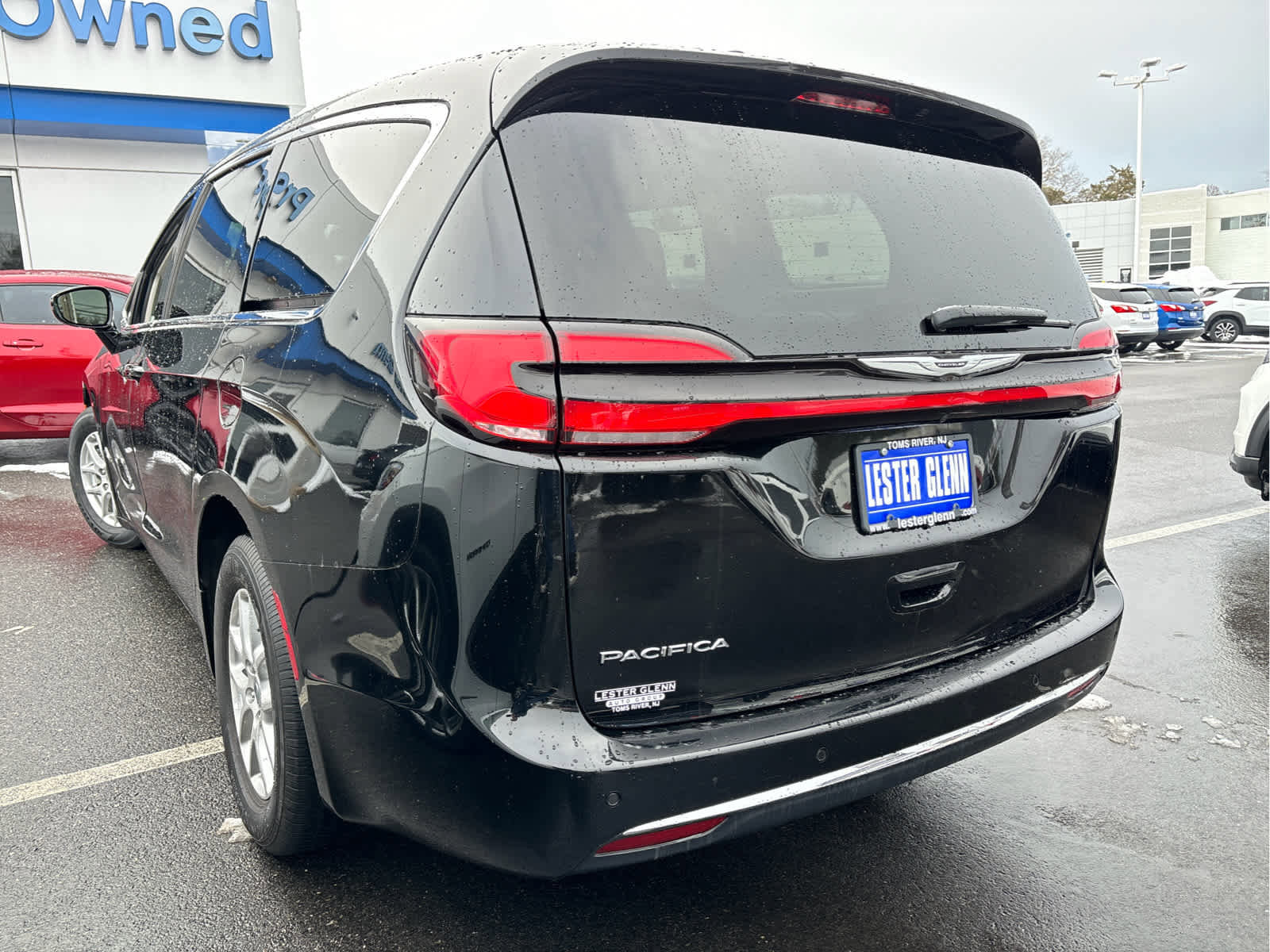 Used 2024 Chrysler Pacifica Touring-L image 32