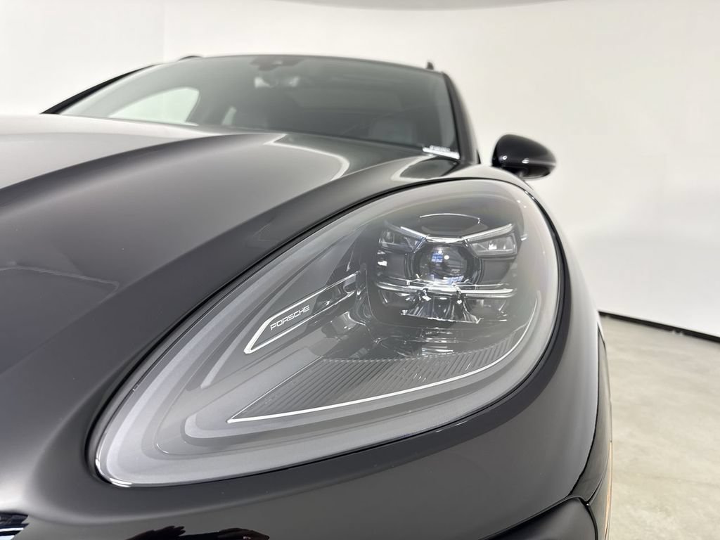 New 2026 Porsche Macan AWD/4WD image 11