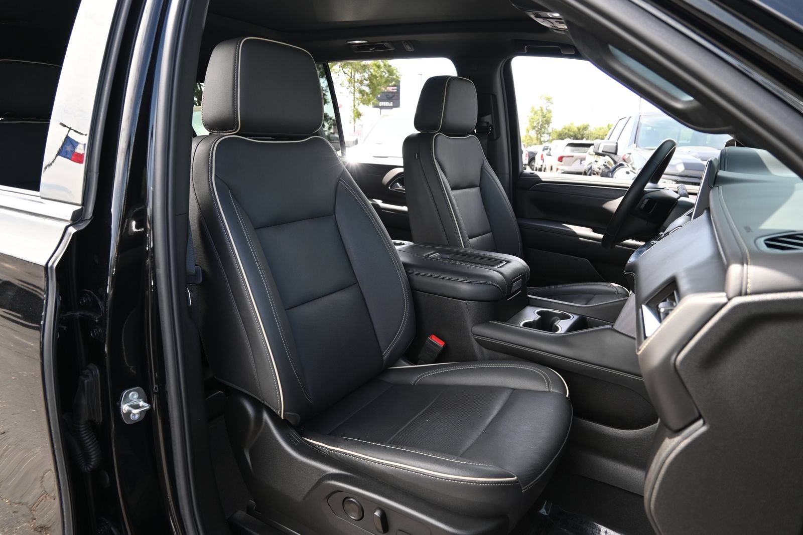 Certified 2024 GMC Yukon XL SLT w/ SLT Luxury Package AWD/4WD image 26