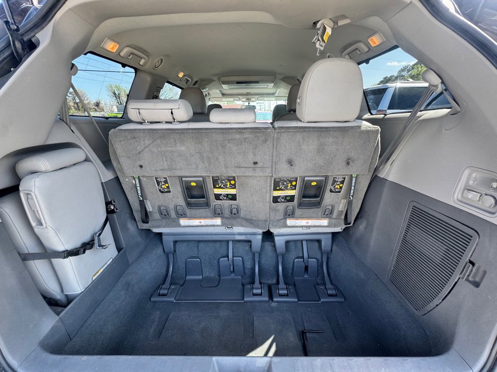 Used 2017 Toyota Sienna XLE Premium image 12