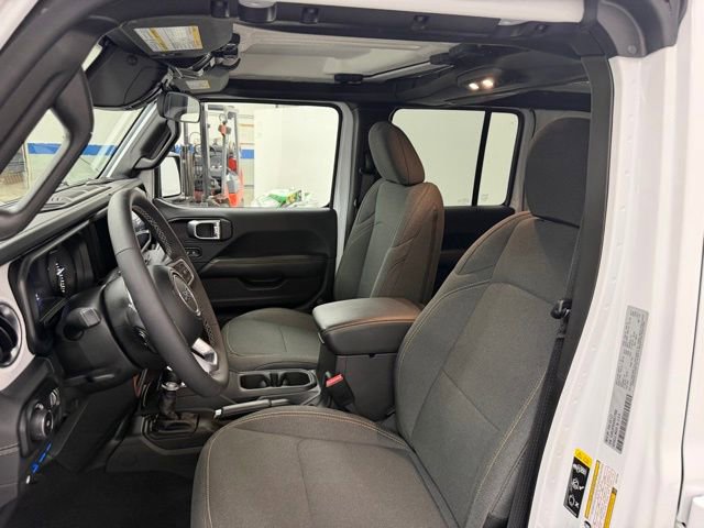 Used 2025 Jeep Wrangler Unlimited Sahara image 16