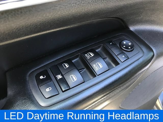 Used 2022 Jeep Grand Cherokee Limited w/ Technology Group AWD/4WD image 18