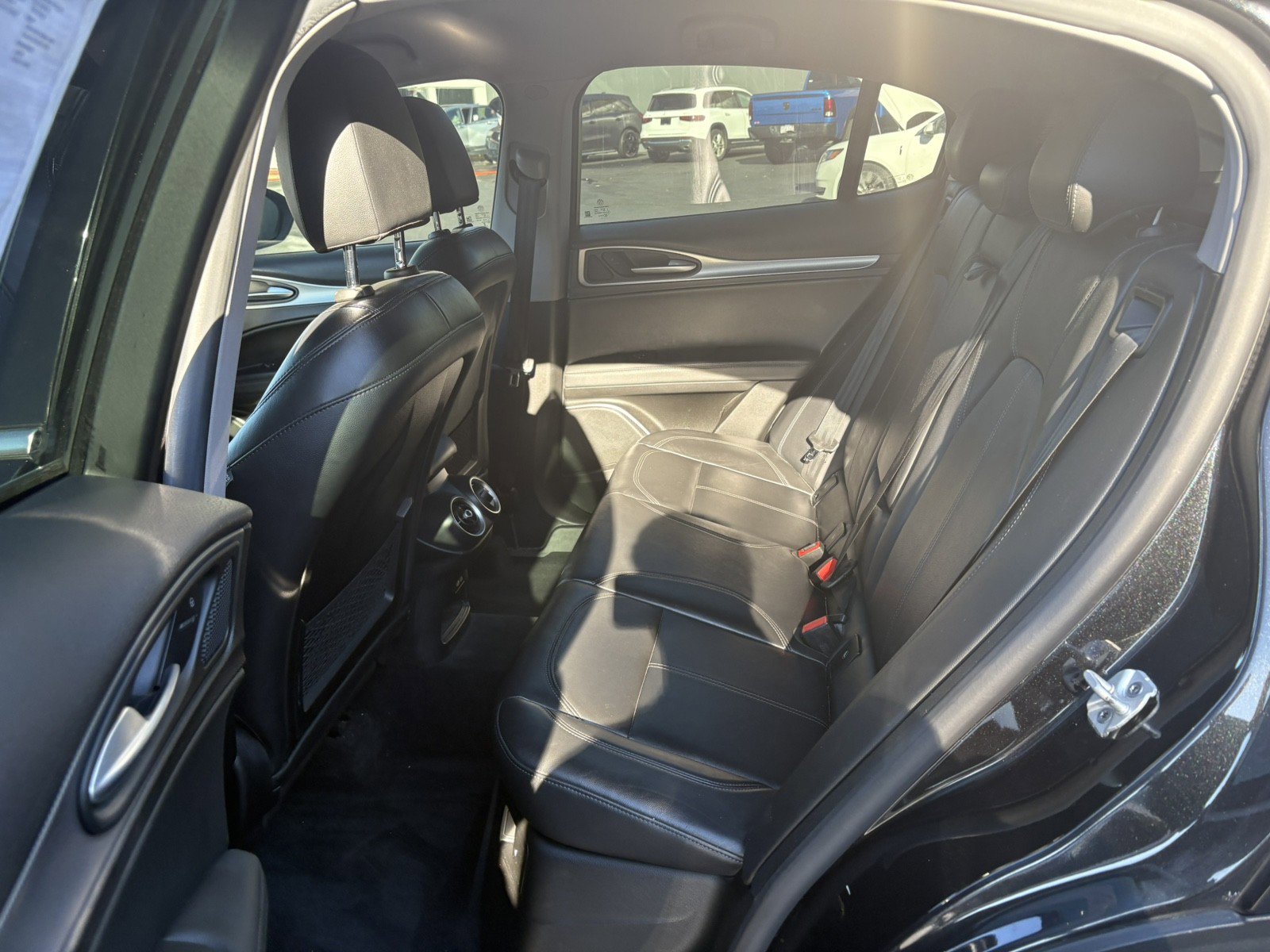 Used 2018 Alfa Romeo Stelvio AWD image 14