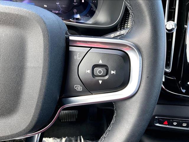 Used 2024 Volvo XC40 B5 Plus AWD/4WD image 21