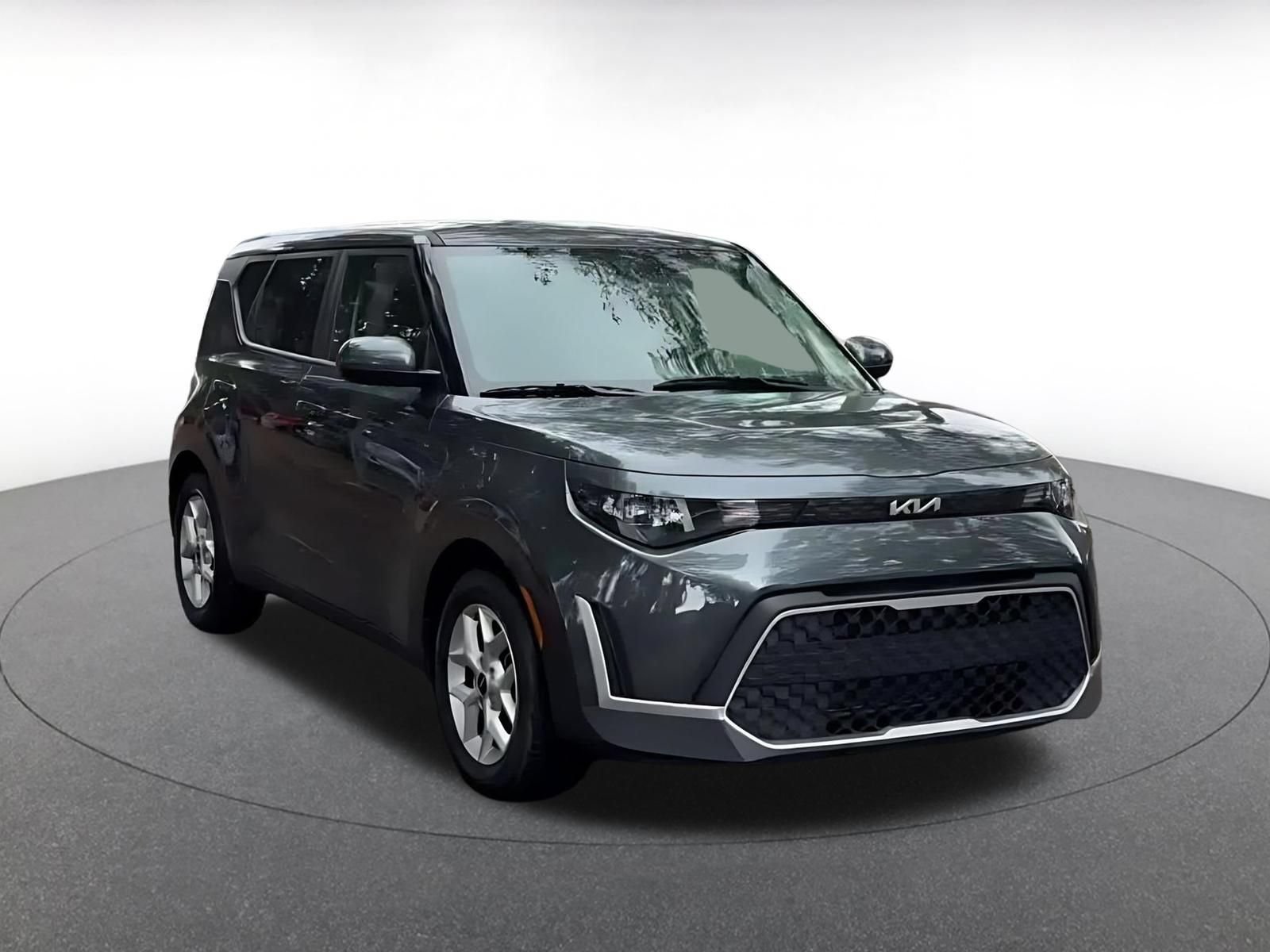 Used 2025 Kia Soul LX w/ LX Technology Package FWD image 3
