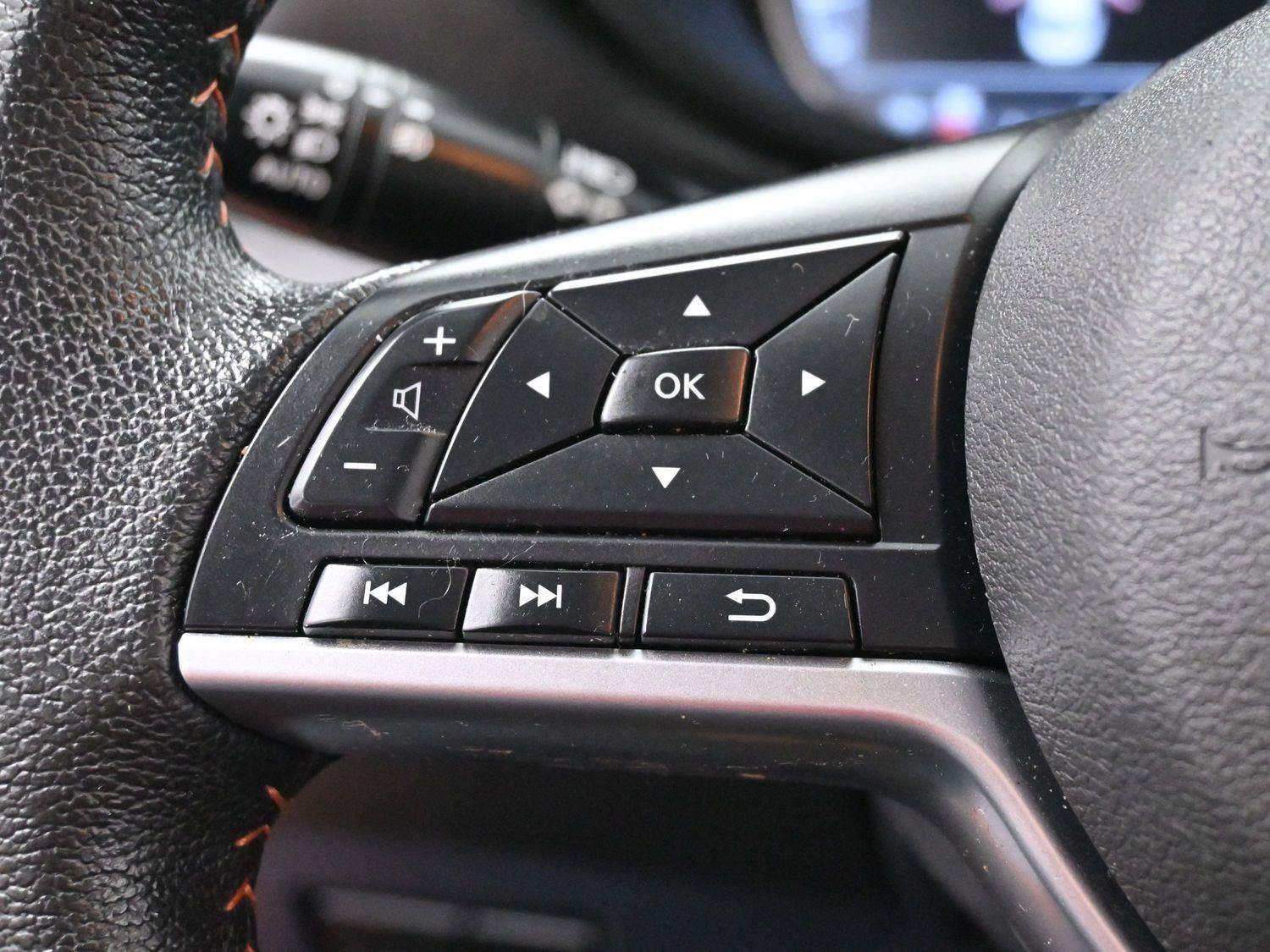 Used 2021 Nissan Versa SR w/ Convenience Package image 15