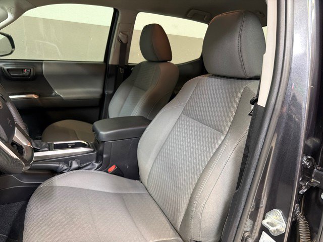 Used 2022 Toyota Tacoma SR5 w/ Technology Package image 15