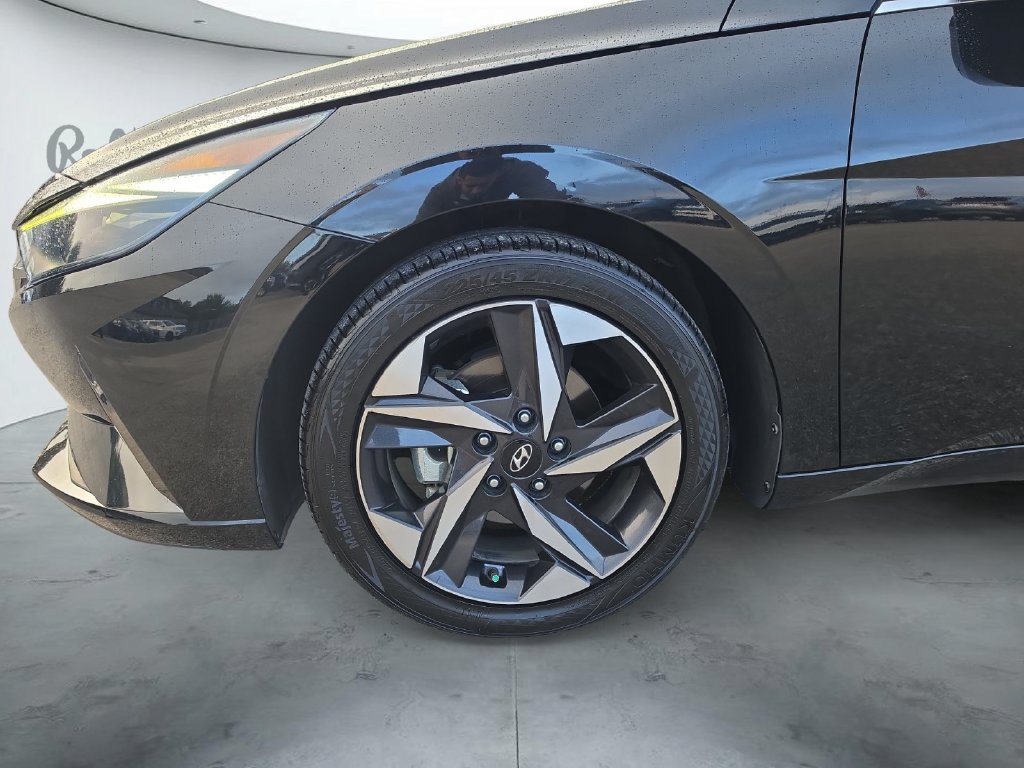 Used 2021 Hyundai Elantra Limited FWD image 14