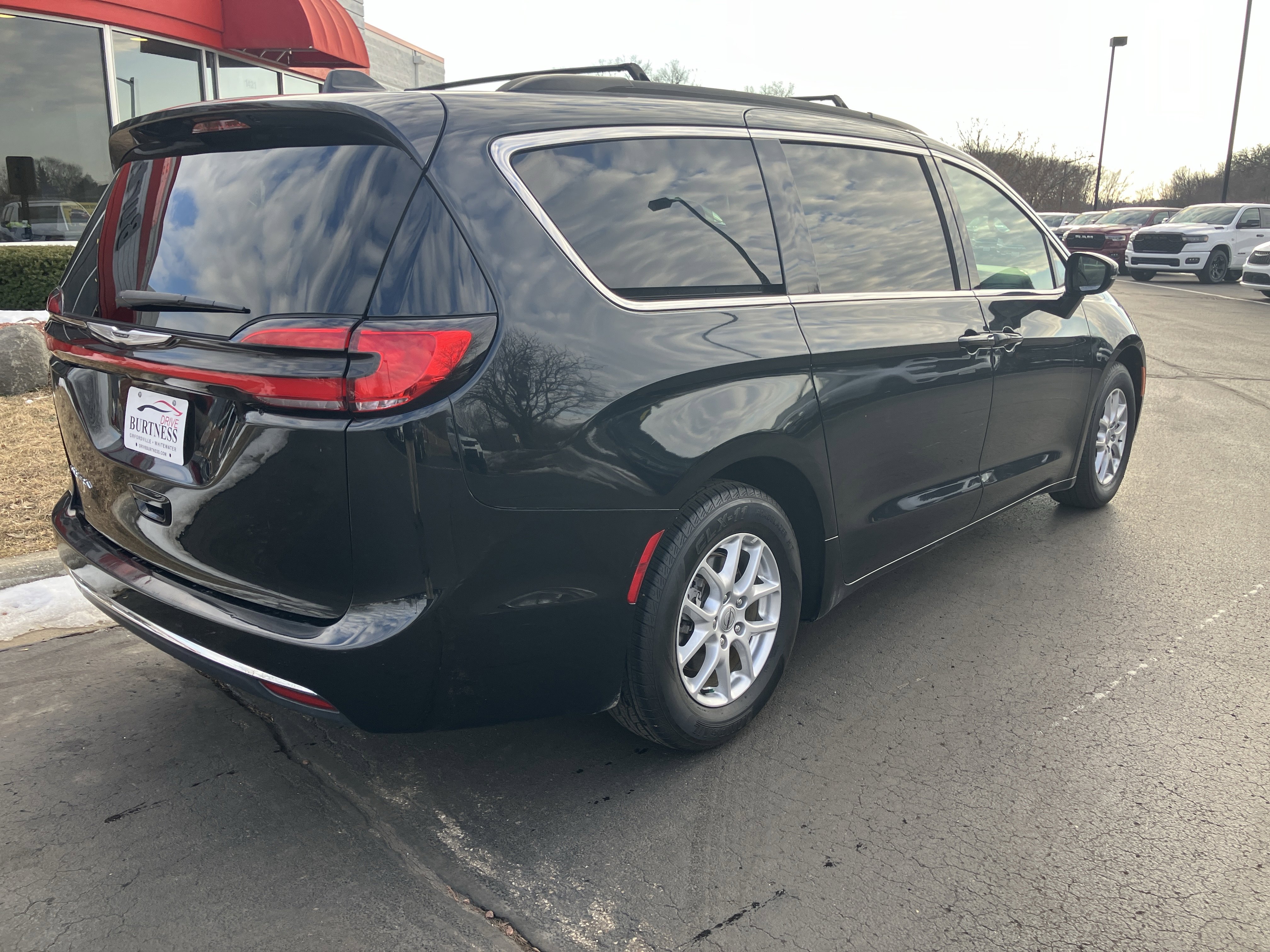 Used 2022 Chrysler Pacifica Touring-L image 23