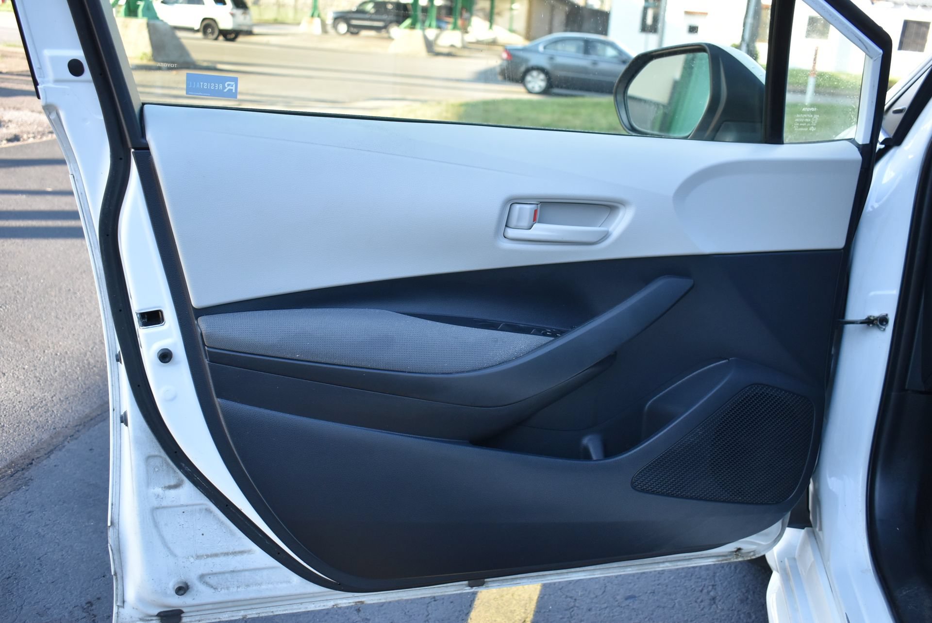 Used 2023 Toyota Corolla LE FWD image 12
