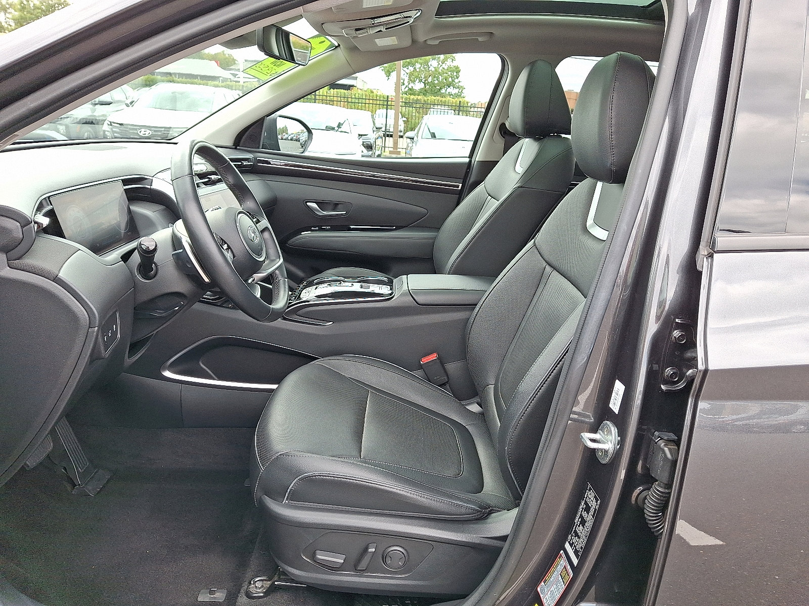 Certified 2022 Hyundai Tucson Limited image 13