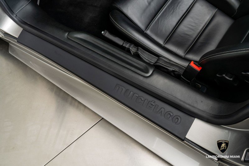 Used 2006 Lamborghini Murcielago Roadster image 40